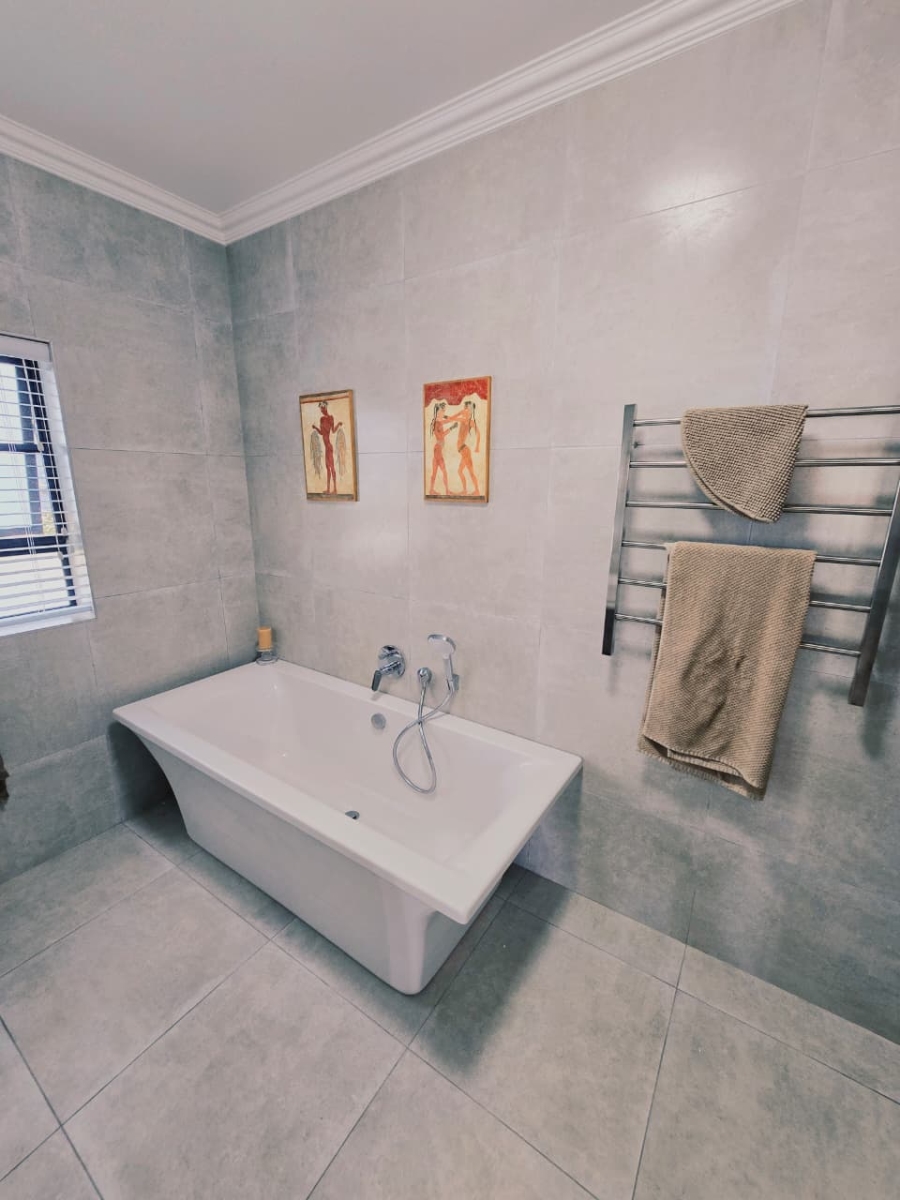 3 Bedroom Property for Sale in Welgelegen Western Cape